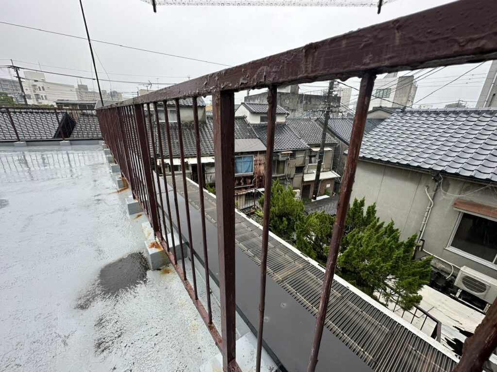 大牟田市N様の施工前の屋上の手すり