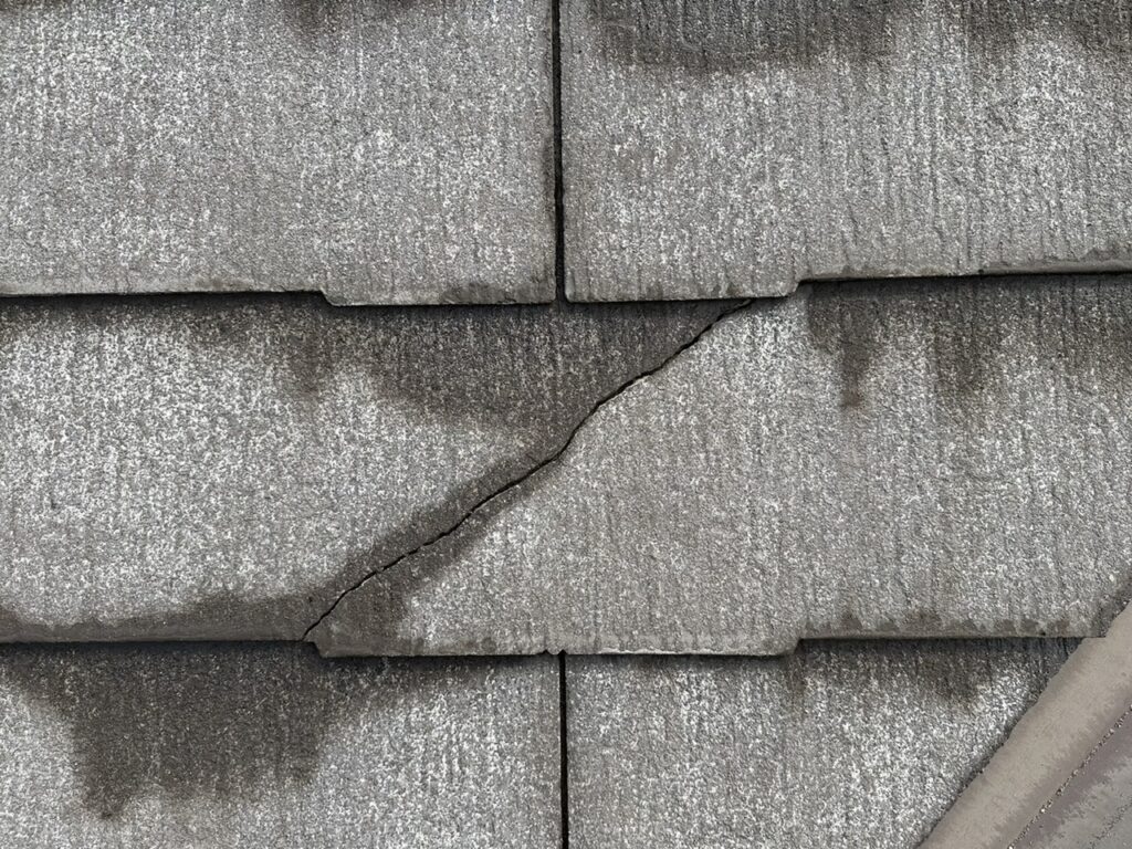 久留米市城島町Ｎ様の屋根のひび割れ
