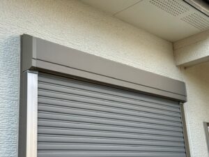 久留米市藤光町S様邸の施工前のシャッターボックス