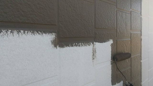 久留米市三瀦町のN様邸の外壁の中塗り中