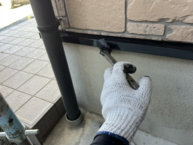 久留米市大善寺町K様邸の水切りの錆止め中