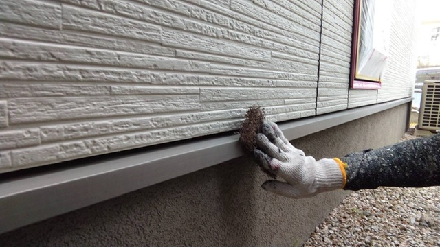 久留米市梅満町U様邸の水切りのケレン中