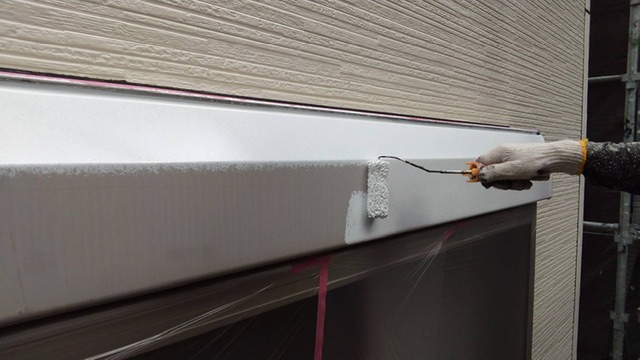 久留米市梅満町U様邸のシャッターボックスの錆止め中