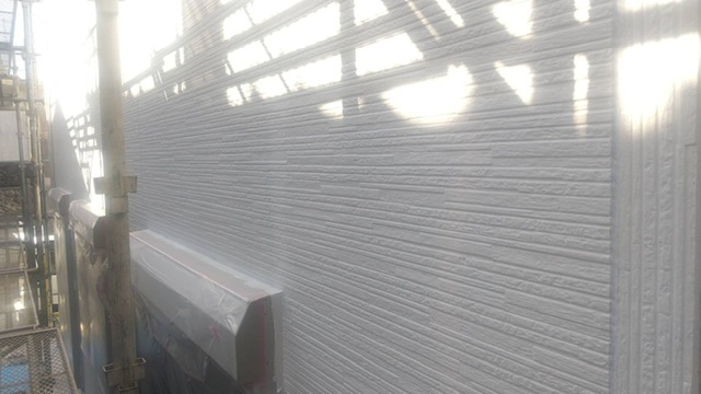 久留米市梅満町U様邸の外壁の下塗り後