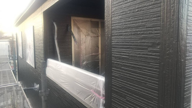 久留米市梅満町U様邸の外壁の中塗り後
