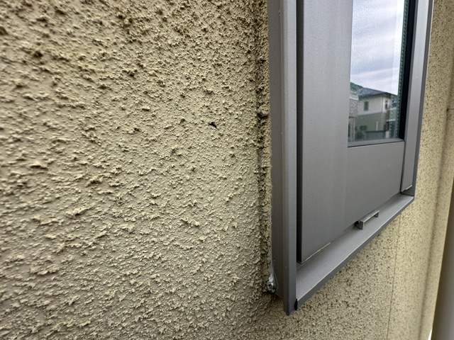 小郡市美鈴の杜K様邸のサッシ周りシーリングの割れ・切れ