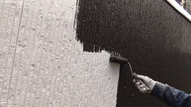 久留米市野中町のM様邸の外壁の中塗り中