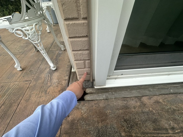 久留米市大善寺H様邸のサッシ周りシーリングの痩せ・割れ