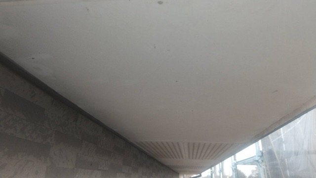 久留米市三潴町H様邸宅の軒前天の高圧洗浄