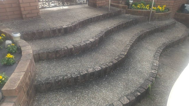 久留米市三潴町H様邸宅の土間の高圧洗浄前