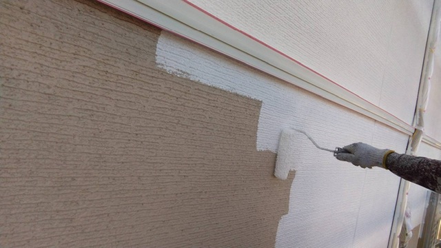 久留米市T様邸の外壁の下塗り中