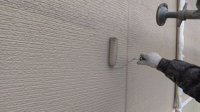 久留米市T様邸の外壁の上塗り中