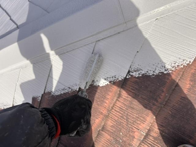 久留米市T様邸の屋根の下塗り中