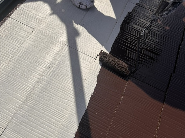 久留米市T様邸の屋根の中塗り中