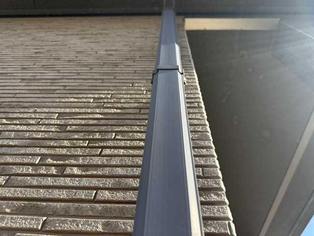 久留米市梅満町F様邸の雨樋の色あせ