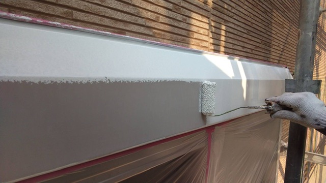 久留米市梅満町F様邸のシャッターボックスの錆止め中