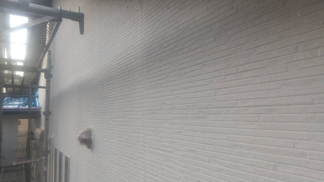 久留米市梅満町F様邸の外壁の下塗り完了