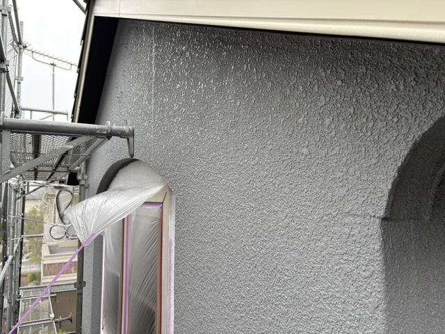 福岡県小郡市-外壁塗装-外壁の中塗り後-K様邸の場合